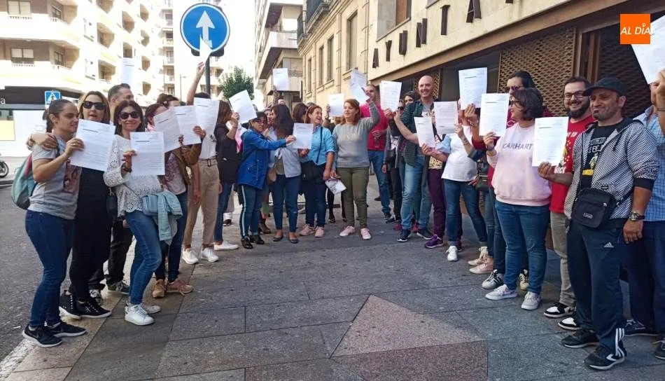 Foto 5 - El AMPA del CEIP Juan Ja&eacute;n corta el paseo de Carmelitas para protestar por las molestias que...