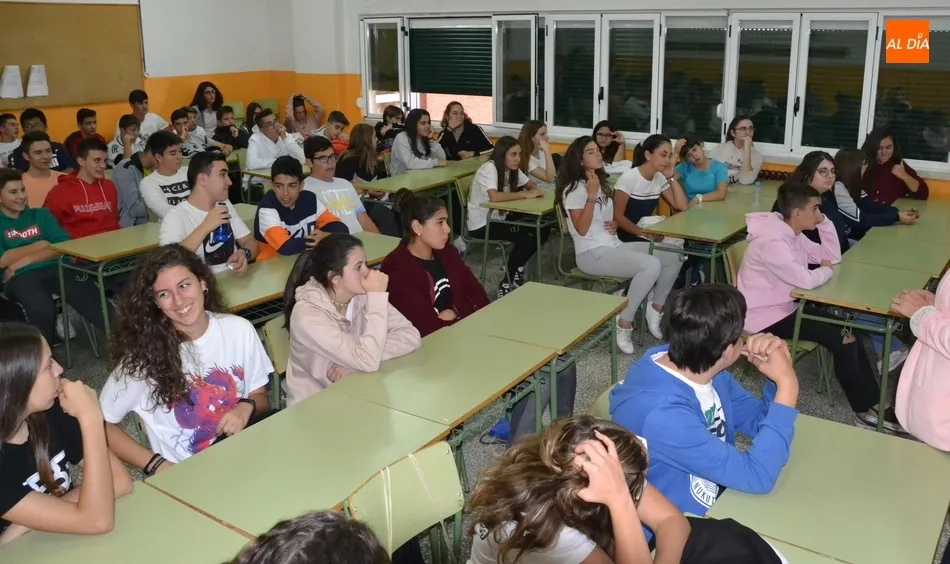 Foto 5 - Entreculturas imparte nuevas charlas en el Fray y recoge los 1.275,75&euro; de la carrera &lsquo;Corre por ...