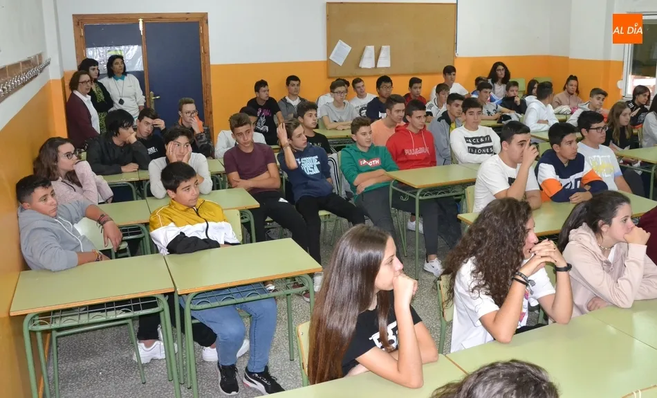 Foto 7 - Entreculturas imparte nuevas charlas en el Fray y recoge los 1.275,75&euro; de la carrera &lsquo;Corre por ...