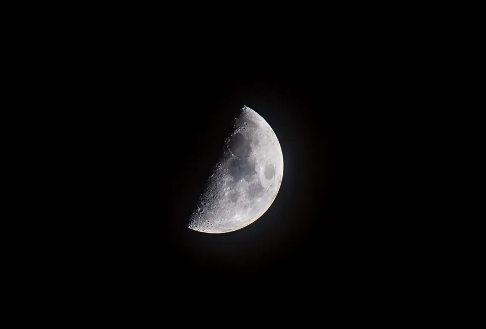 Foto 2 - M&aacute;s de un centenar de personas participa en la observaci&oacute;n celeste organizada por Astr&oacute;briga  
