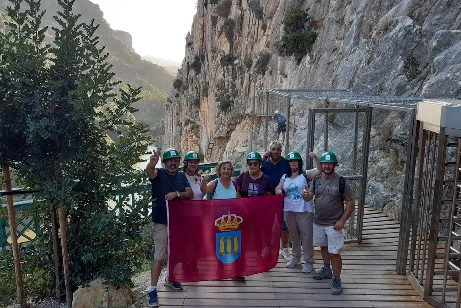 Foto 2 - El grupo de amigos &lsquo;El Pic&oacute;n&rsquo; recorre el Caminito del Rey  