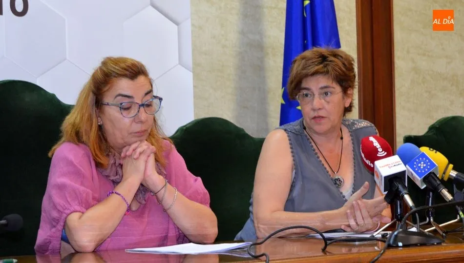 De i. a d. Ana V. Peralejo, concejala de Sanidad y Elena Martín, alcaldesa de Béjar