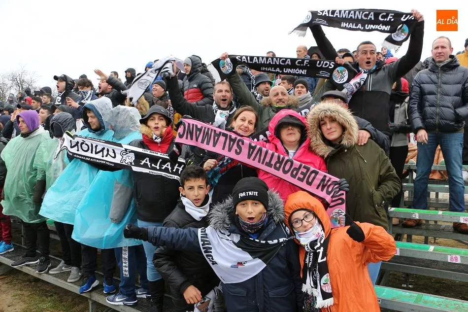 Aficionados del Salamanca UDS en el partido de la temporada pasada frente al Guijuelo / Archivo