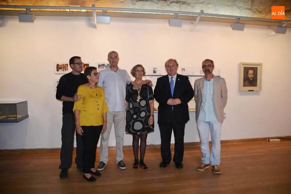 Foto 2 - Una exposici&oacute;n recuerda la figura y el legado del Luis Santos, m&eacute;dico y profesor de la USAL