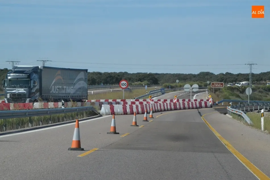 La entrada en funcionamiento de los kilómetros que restan de la A-62 es inminente (en la imagen, la actual salida obligatoria de la A-62 hacia la N-620)