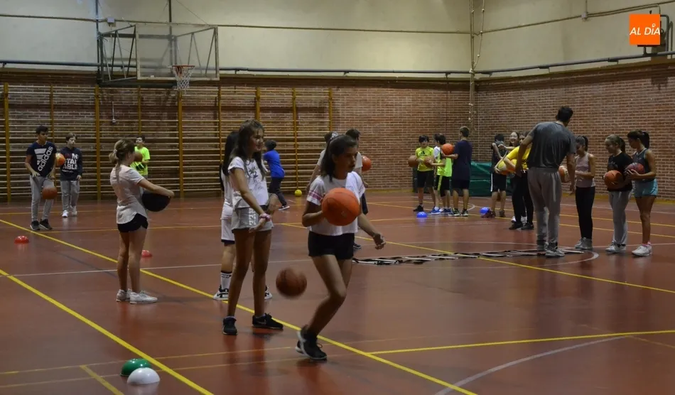 Foto 8 - Se desata la fiebre por el basket en Ciudad Rodrigo con m&aacute;s de 150 ni&ntilde;os y j&oacute;venes involucrados  