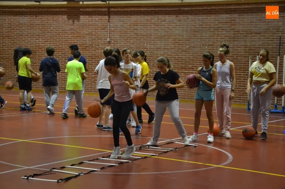 Foto 7 - Se desata la fiebre por el basket en Ciudad Rodrigo con m&aacute;s de 150 ni&ntilde;os y j&oacute;venes involucrados  