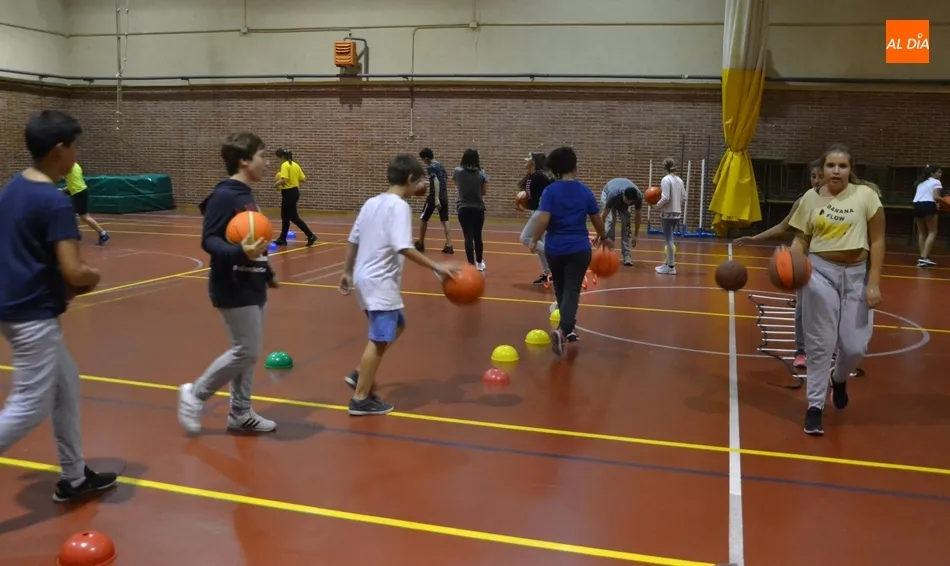 Foto 2 - Se desata la fiebre por el basket en Ciudad Rodrigo con m&aacute;s de 150 ni&ntilde;os y j&oacute;venes involucrados  