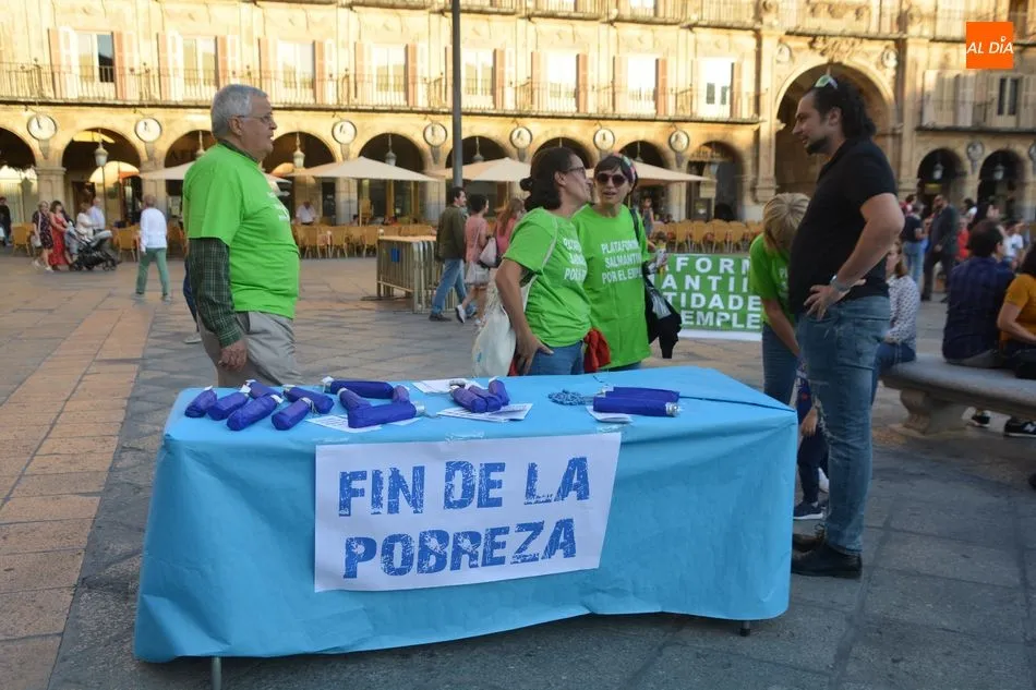Foto 10 - La Plataforma Salmantina por el Empleo reivindica en la Plaza Mayor el trabajo digno