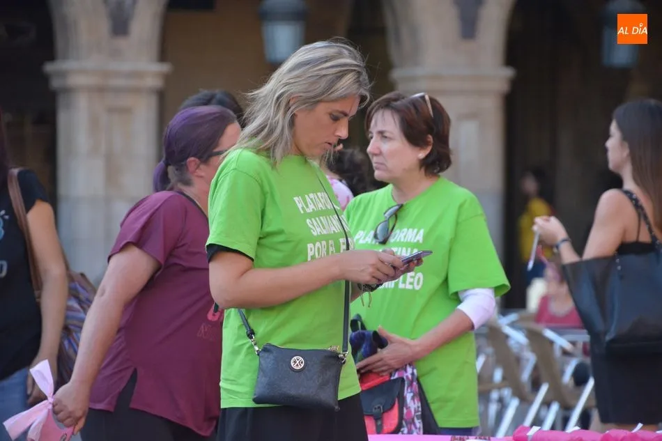 Foto 5 - La Plataforma Salmantina por el Empleo reivindica en la Plaza Mayor el trabajo digno