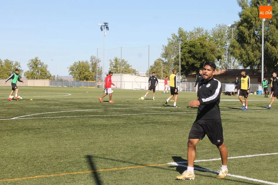 Foto 11 - El Salamanca UDS encara el derbi ante el Guijuelo