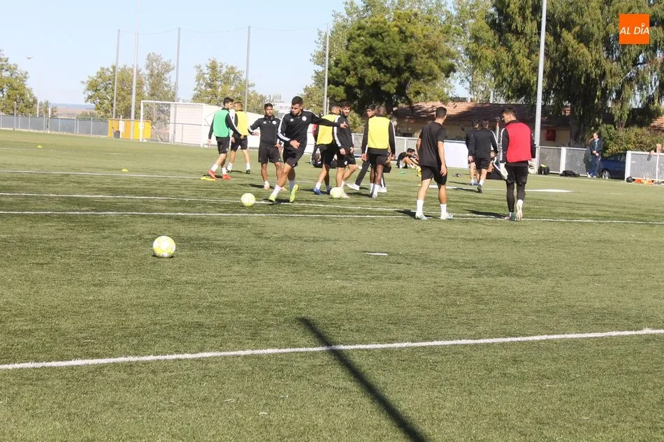 Foto 6 - El Salamanca UDS encara el derbi ante el Guijuelo