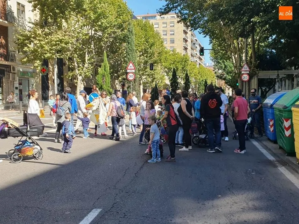 Foto 3 - Tercer d&iacute;a de movilizaciones de las familias del CEIP Juan Ja&eacute;n por las molestias que suponen las ...
