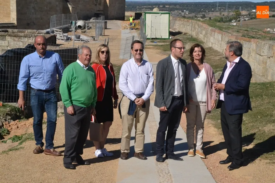 Foto 9 - Las obras del adarve reciben la visita de la entidad que las financia, Red El&eacute;ctrica Espa&ntilde;ola  
