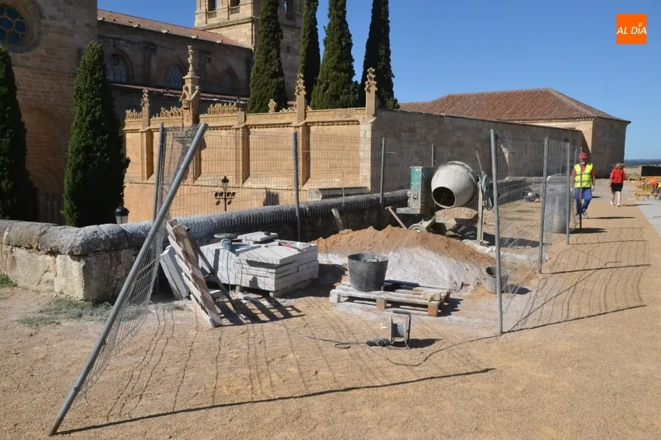 Foto 7 - Las obras del adarve reciben la visita de la entidad que las financia, Red El&eacute;ctrica Espa&ntilde;ola  
