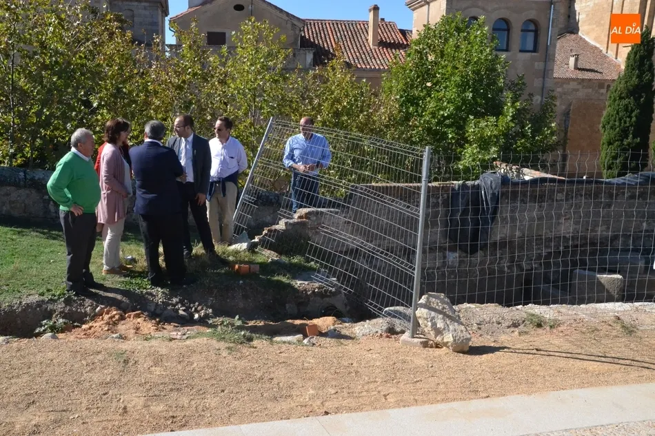 Foto 11 - Las obras del adarve reciben la visita de la entidad que las financia, Red El&eacute;ctrica Espa&ntilde;ola  