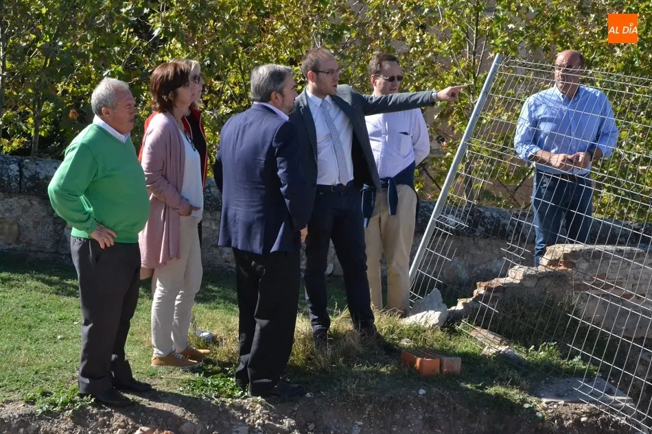 Foto 10 - Las obras del adarve reciben la visita de la entidad que las financia, Red El&eacute;ctrica Espa&ntilde;ola  
