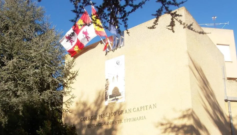 Detalle de la fachada del colegio Gran Capitán