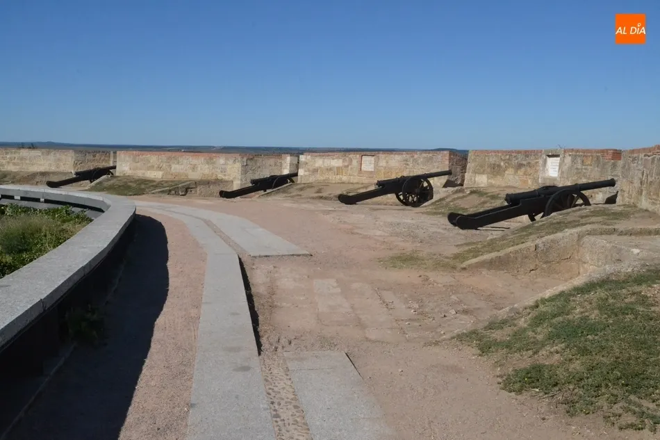 Foto 5 - Las obras del adarve reciben la visita de la entidad que las financia, Red El&eacute;ctrica Espa&ntilde;ola  