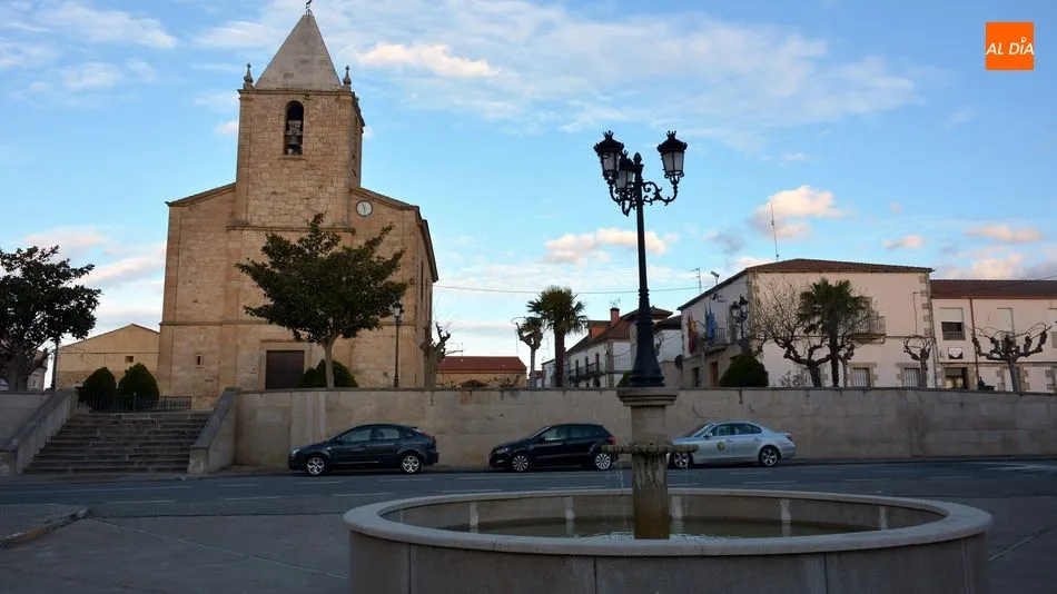Plaza Mayor de La Fregeneda desde la Plaza de la Fuente / E. Corredera