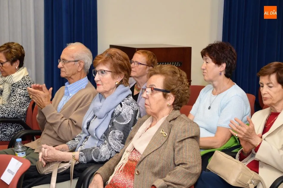 Foto 4 - Almudena Torres presenta &lsquo;Los matices de mi vida&rsquo;&nbsp;en la Sala de la Palabra del Liceo  