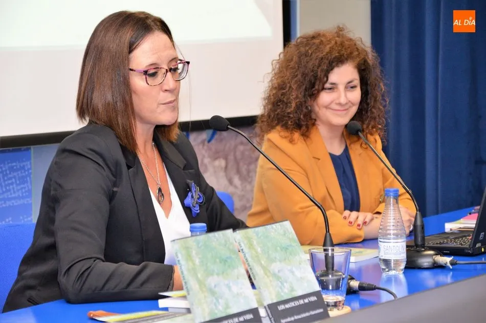 Foto 2 - Almudena Torres presenta &lsquo;Los matices de mi vida&rsquo;&nbsp;en la Sala de la Palabra del Liceo  