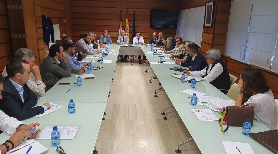 La Junta escucha al sector agroalimentario para reaccionar conjuntamente ante la aplicación de...