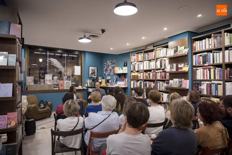 Foto 6 - Gustavo Mart&iacute;n Garzo y &lsquo;La rama que no existe&rsquo;&nbsp;en la librer&iacute;a Letras Corsarias  