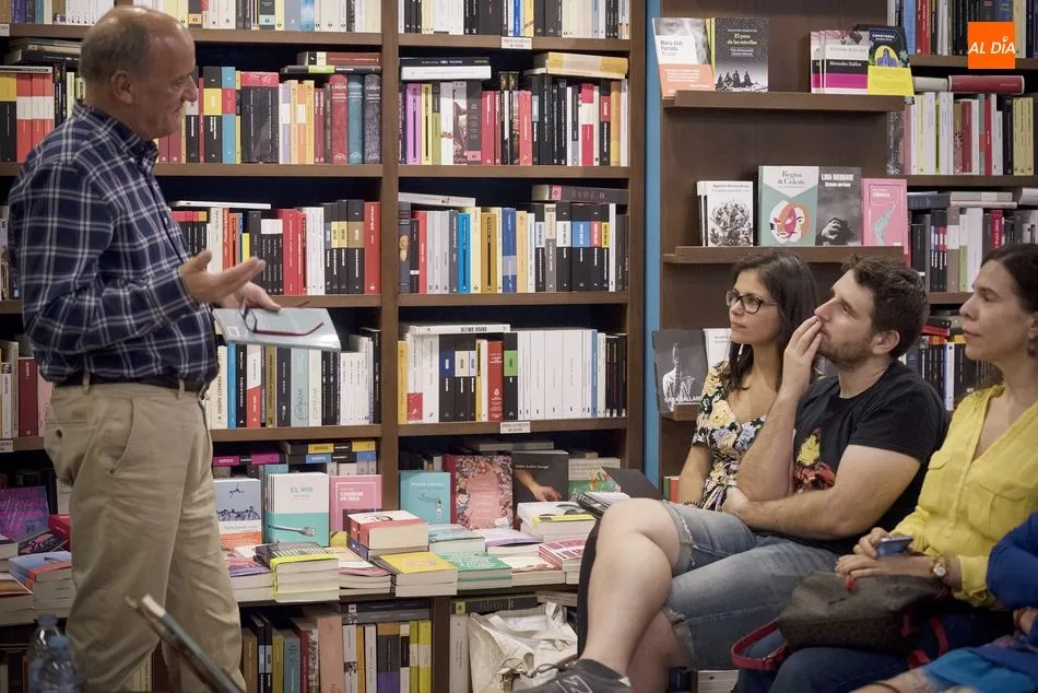 Foto 4 - Gustavo Mart&iacute;n Garzo y &lsquo;La rama que no existe&rsquo;&nbsp;en la librer&iacute;a Letras Corsarias  