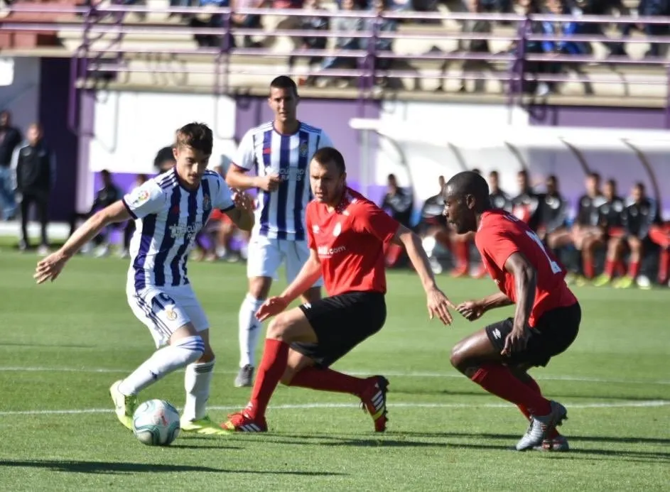 Foto 4 - El Salamanca UDS planta cara a todo un Primera como el Real Valladolid (3-2)