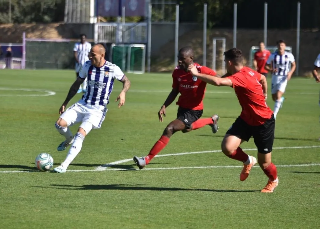 Foto 5 - El Salamanca UDS planta cara a todo un Primera como el Real Valladolid (3-2)