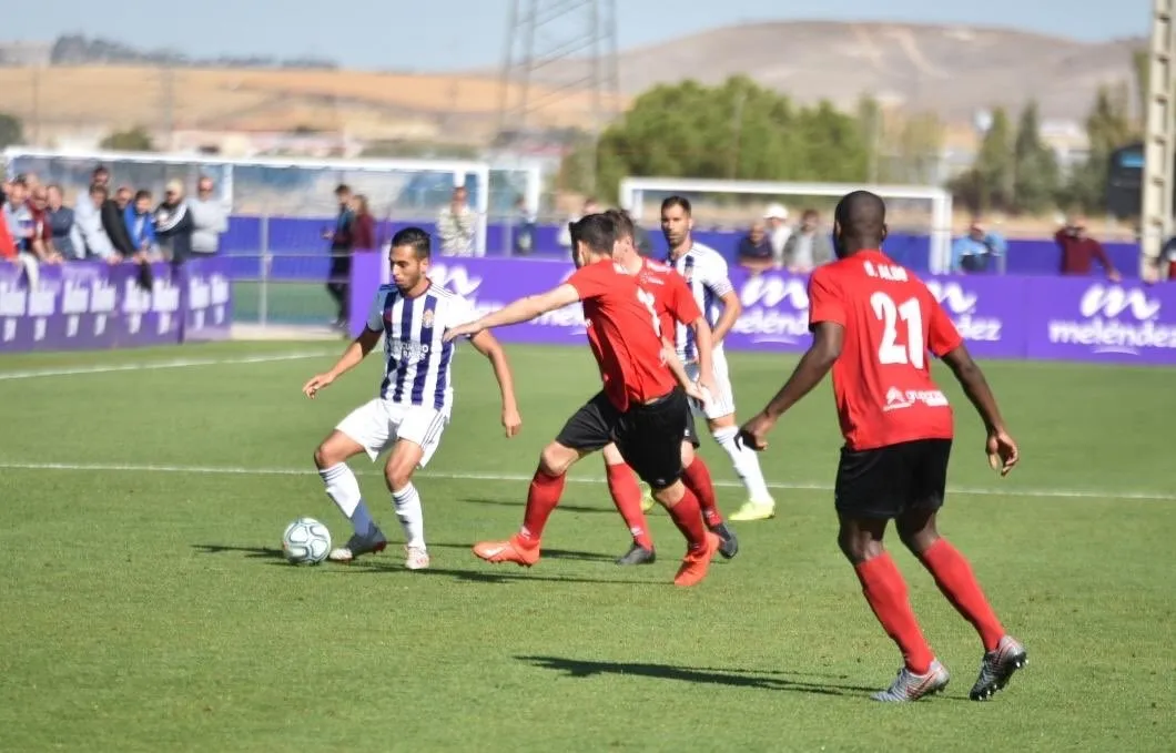 Foto 10 - El Salamanca UDS planta cara a todo un Primera como el Real Valladolid (3-2)