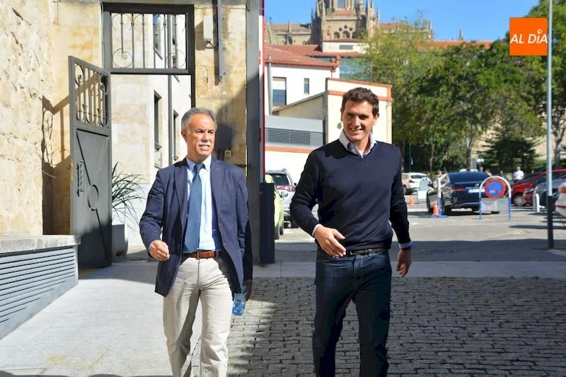 Foto 2 - Rivera propone en Salamanca "hablar m&aacute;s de educaci&oacute;n y menos de Franco y de sus huesos"