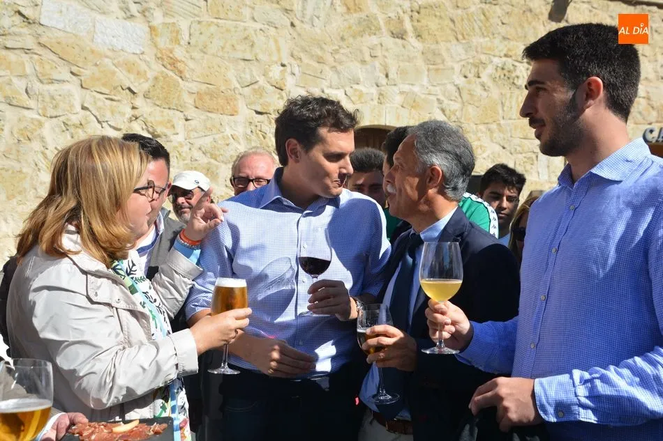 Foto 3 - Rivera propone en Salamanca "hablar m&aacute;s de educaci&oacute;n y menos de Franco y de sus huesos"