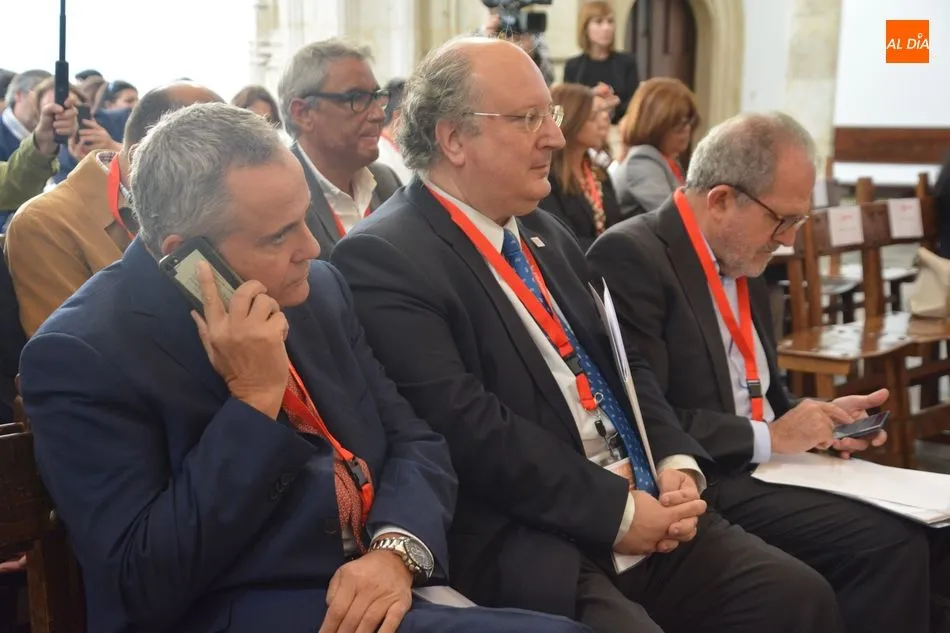 Foto 4 - El rector y el director general Corporativo de RTVE refuerzan la colaboraci&oacute;n en la apertura de la ...