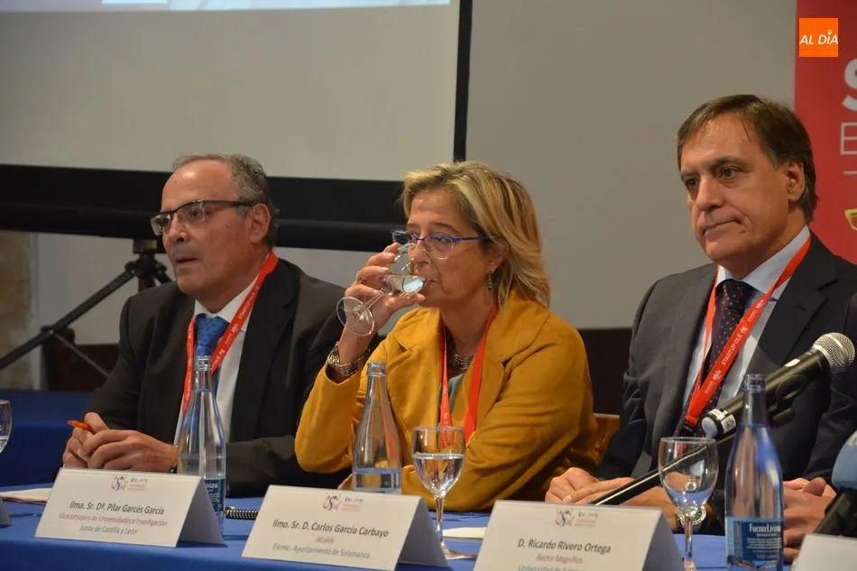 Foto 2 - El rector y el director general Corporativo de RTVE refuerzan la colaboraci&oacute;n en la apertura de la ...