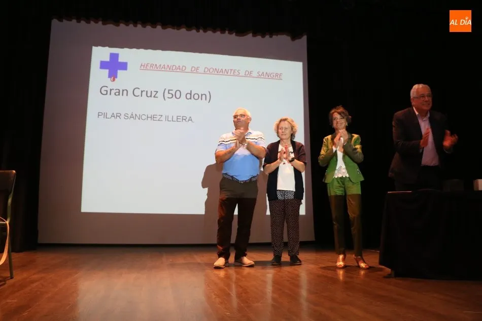 Foto 9 - La Hermandad de Donantes de Sangre entrega 25 medallas en Vitigudino  