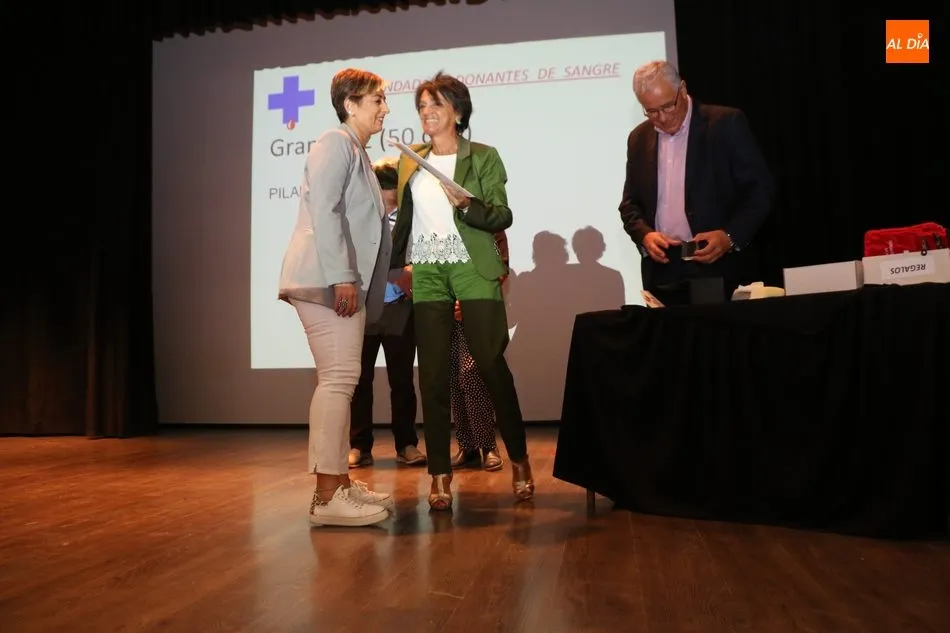 Foto 7 - La Hermandad de Donantes de Sangre entrega 25 medallas en Vitigudino  