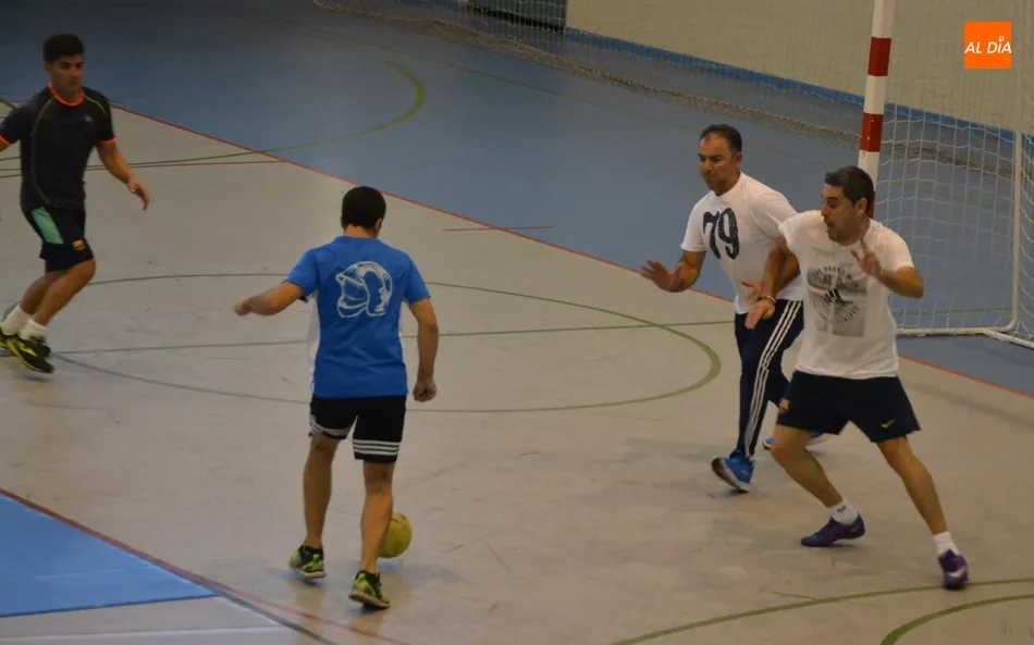 Foto 4 - Los Bomberos se adjudican el torneo organizado con motivo de la festividad de la Guardia Civil  