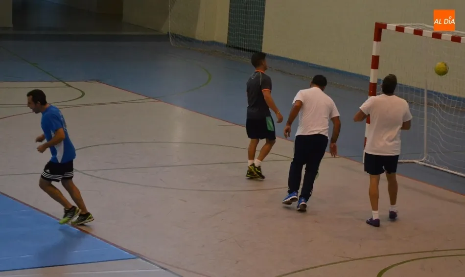 Foto 3 - Los Bomberos se adjudican el torneo organizado con motivo de la festividad de la Guardia Civil  