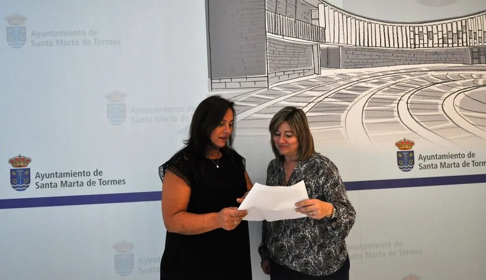 La concejala de Educación, Mari Cruz Gacho, presenta la línea de ayudas para libros de texto y material escolar