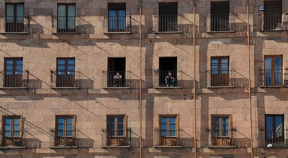 Los balcones indiscretos