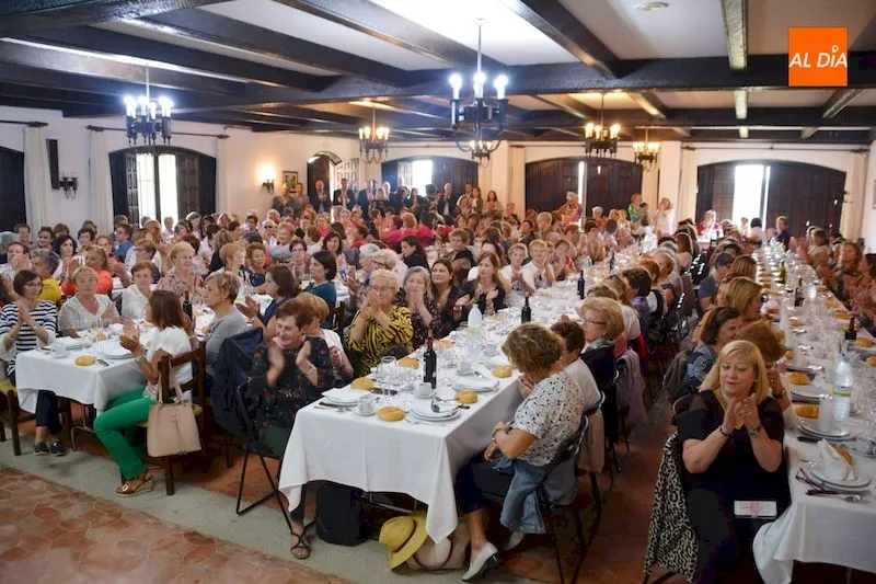 Foto 2 - La figura de la mujer rural recibe un merecido homenaje por parte de la Diputaci&oacute;n de Salamanca