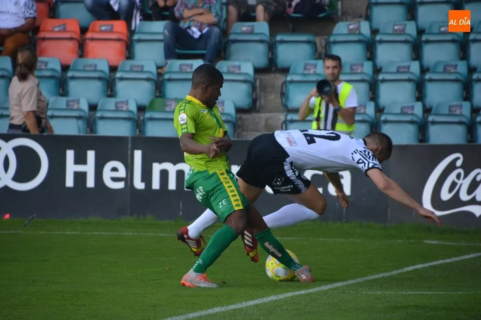 Matthieu presiona a Kristian Álvarez