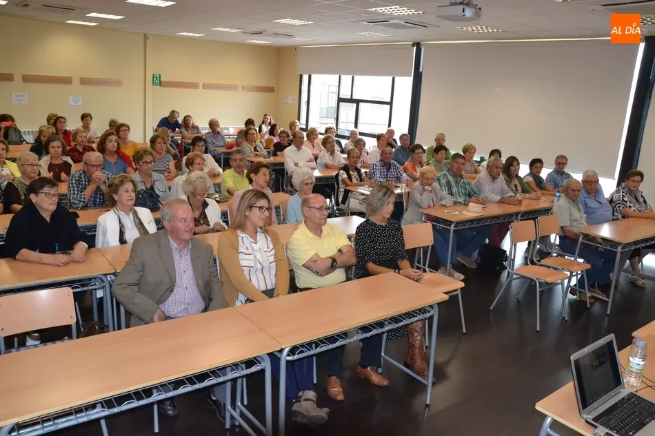 Foto 7 - La Universidad de la Experiencia inaugura el curso rompiendo su &lsquo;techo de cristal&rsquo; de...