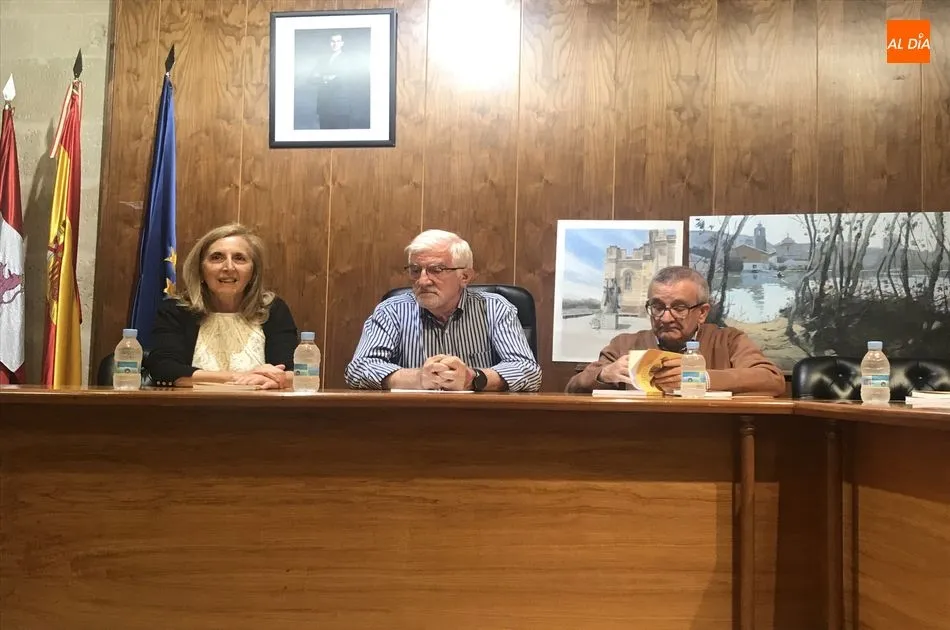 La presentación del libro llenó el salón de plenos