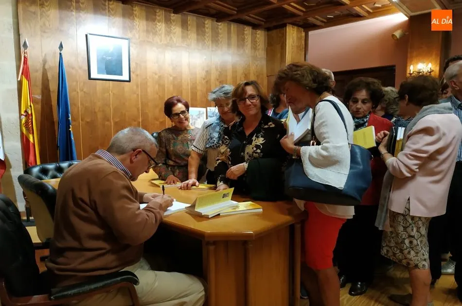 Foto 5 - Manuel Diego presenta &lsquo;Las espinas del coraz&oacute;n de Santa Teresa&rsquo;