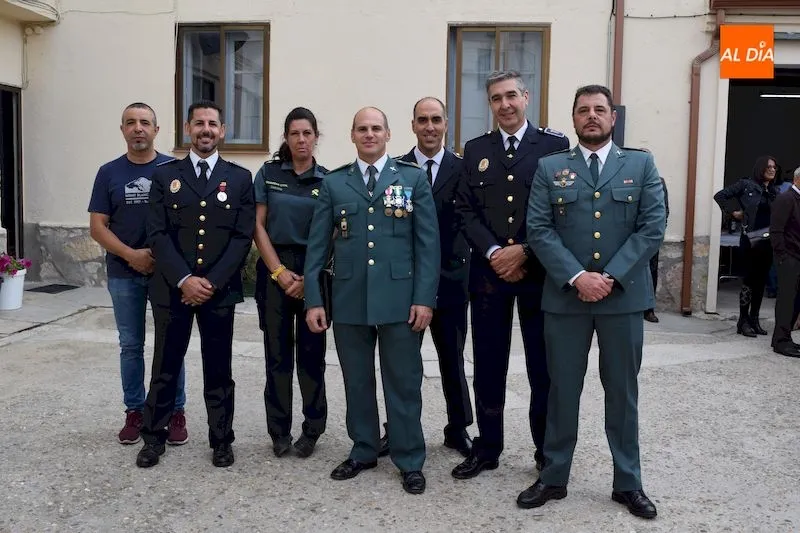 Miembros de los cuerpos de la Guardia Civil y de la Policía Local de Alba de Tormes / Pedro Zaballos