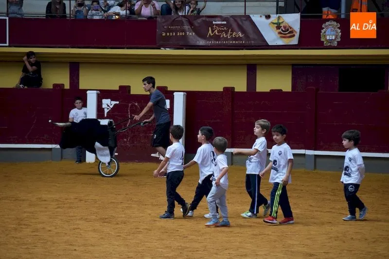 Foto 6 - Los m&aacute;s peque&ntilde;os demuestran su val&iacute;a en el concurso de recortes infantil