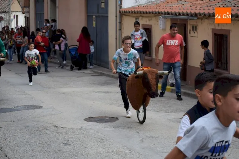Encierro infantil ecológico para los más pequeños de Alba de Tormes / Pedro Zaballos